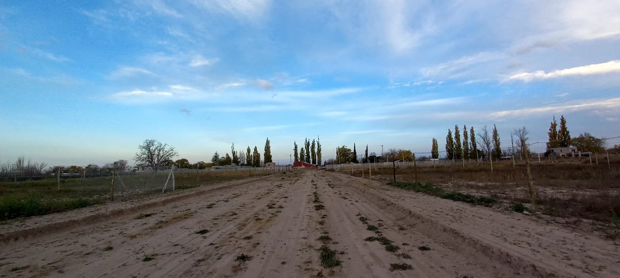 Vista real del acceso y calles del entorno de Bellezas Consultinas