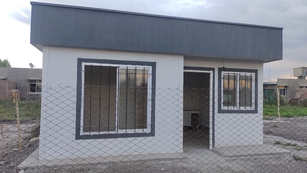 Terreno cercado en una fotografía incluida en el material de Videla I
